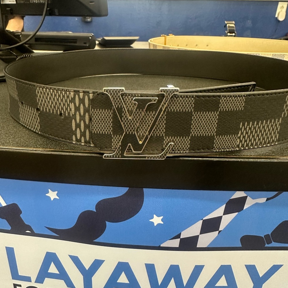Louis Vuitton Black Initiales Reversible Belt W Pouch